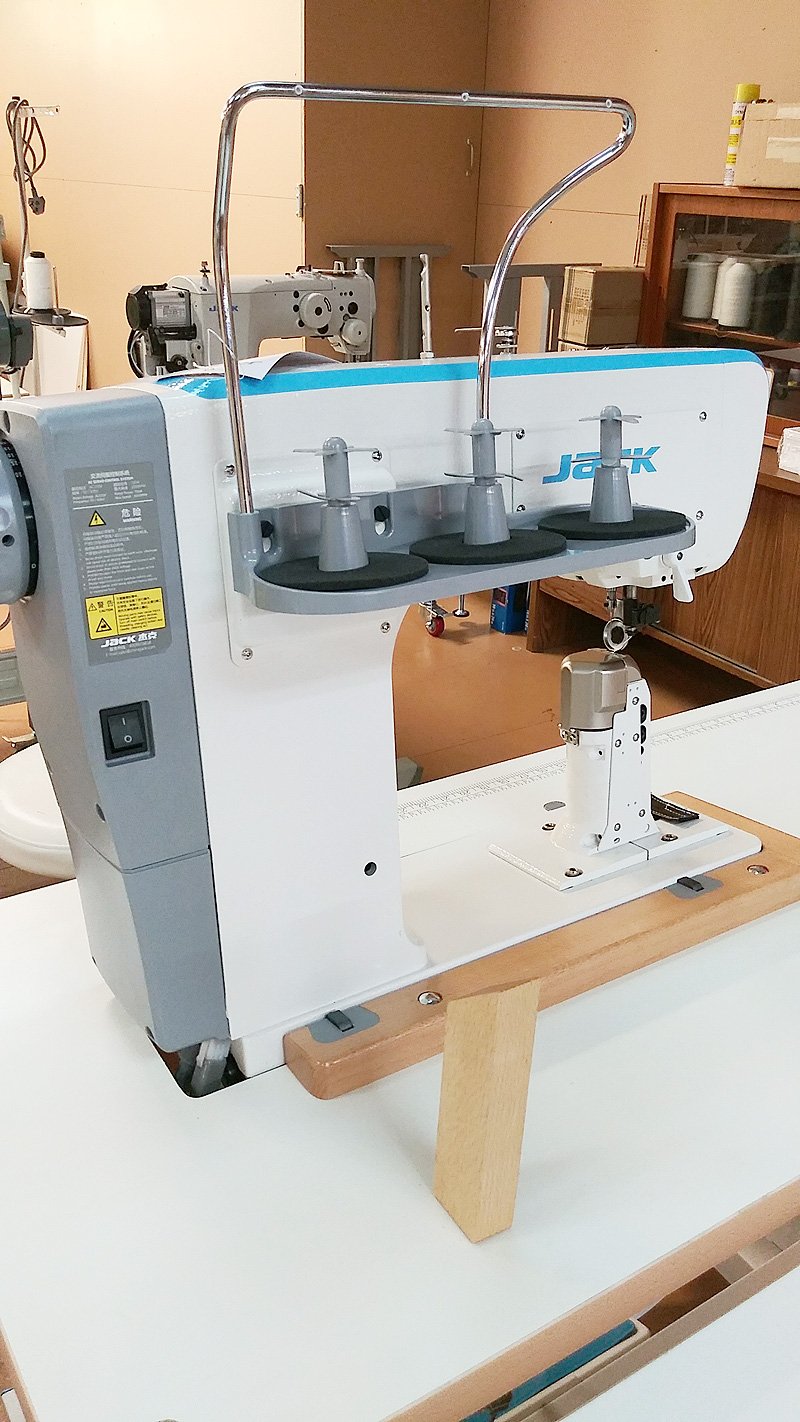 JACK S5-91 Full Automatic Post Bed Sewing Machine with Roller Foot