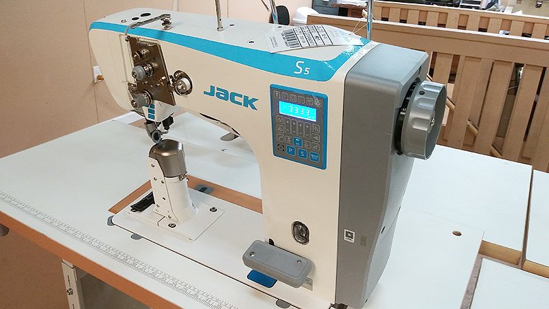 JACK S5-91 Full Automatic Post Bed Sewing Machine with Roller Foot