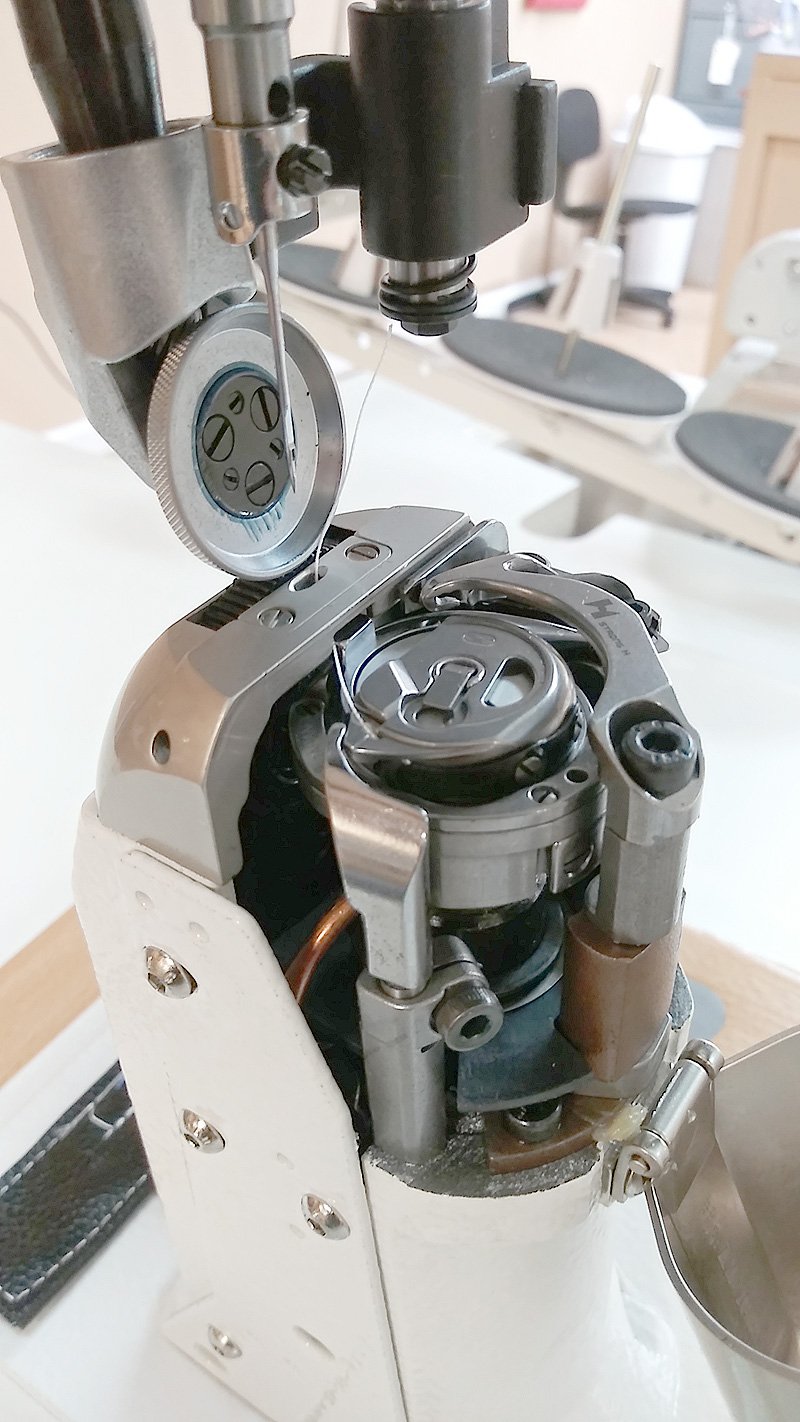 JACK S5-91 Full Automatic Post Bed Sewing Machine with Roller Foot