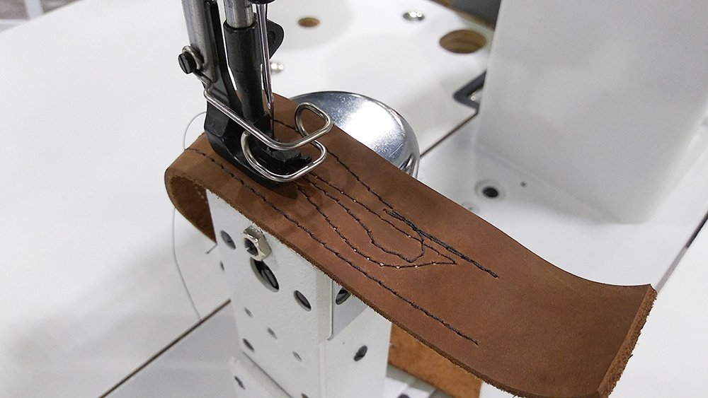 HIGHLEAD GC24608-1R Post Bed Walking Foot Sewing Machine