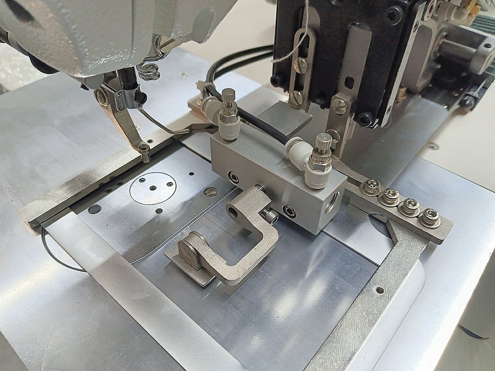 Automatic Label Sewing Machine Pattern Sewing Machine KINGMAX GT-210E-1306