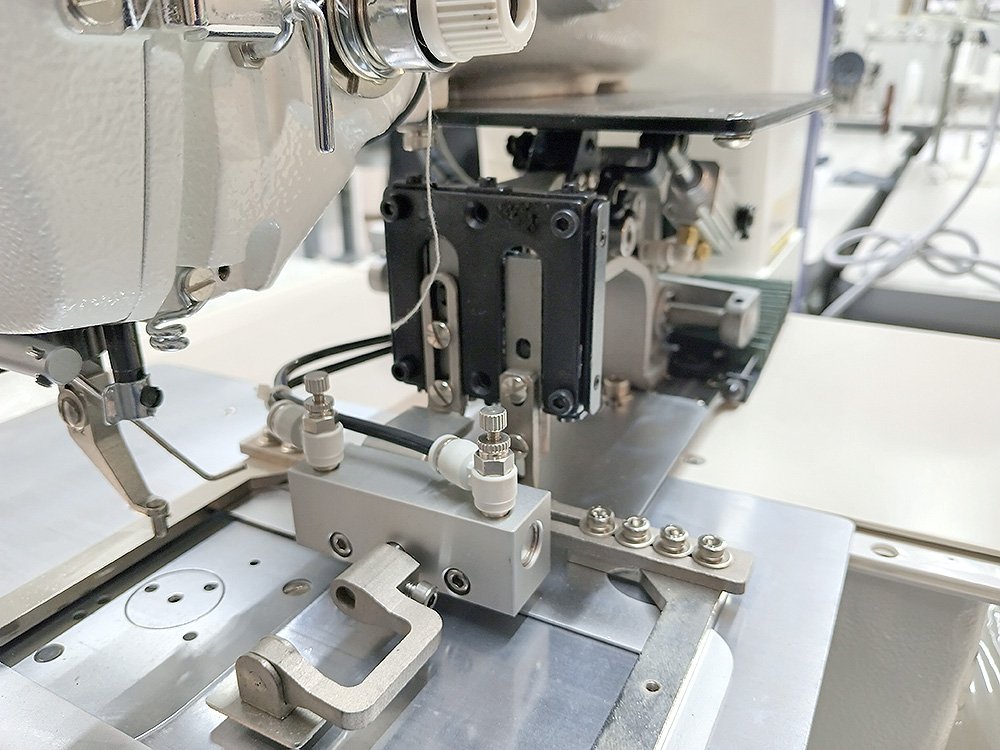 Automatic Label Sewing Machine Pattern Sewing Machine KINGMAX GT-210E-1306