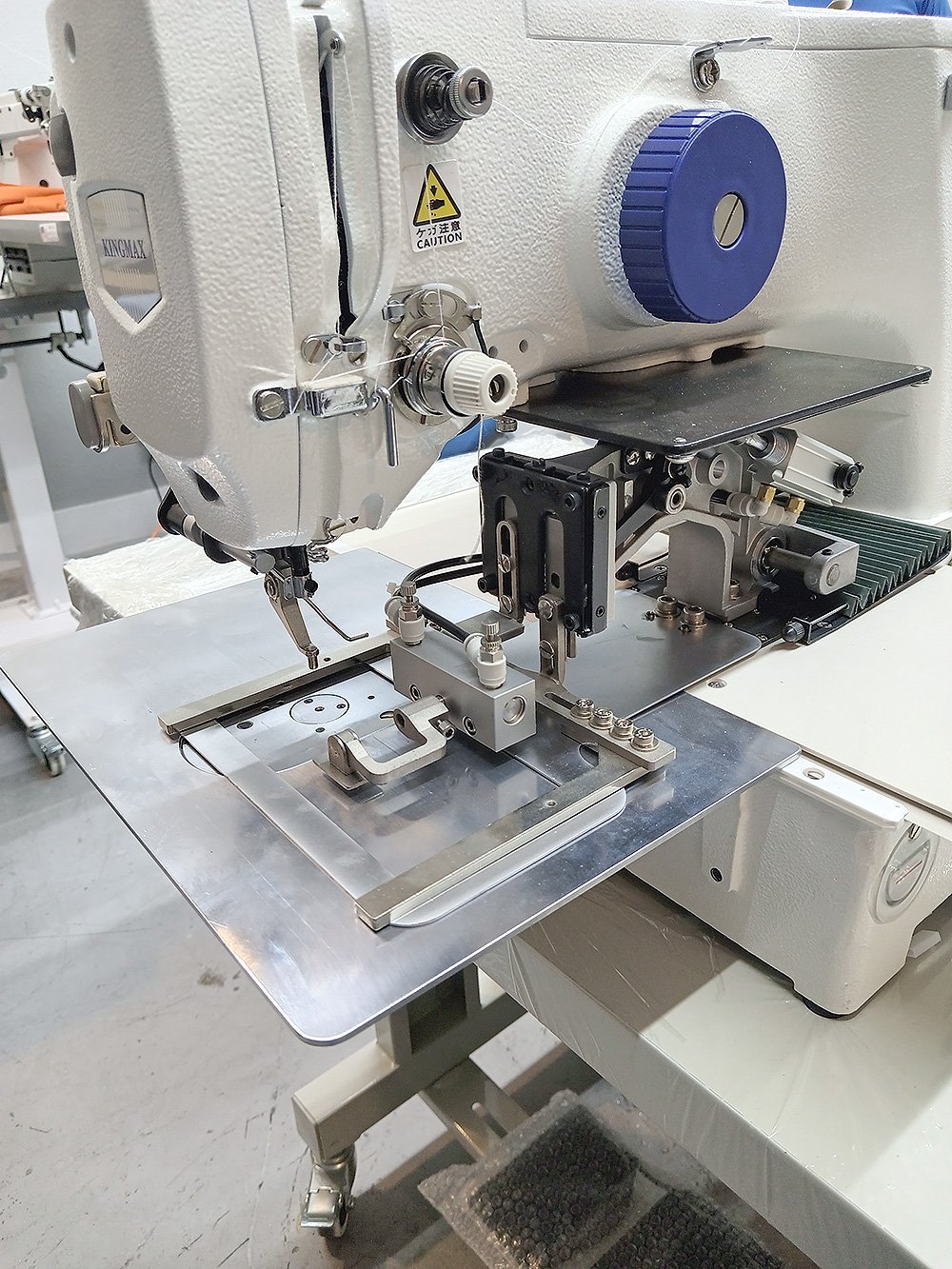 Automatic Label Sewing Machine Pattern Sewing Machine KINGMAX GT-210E-1306