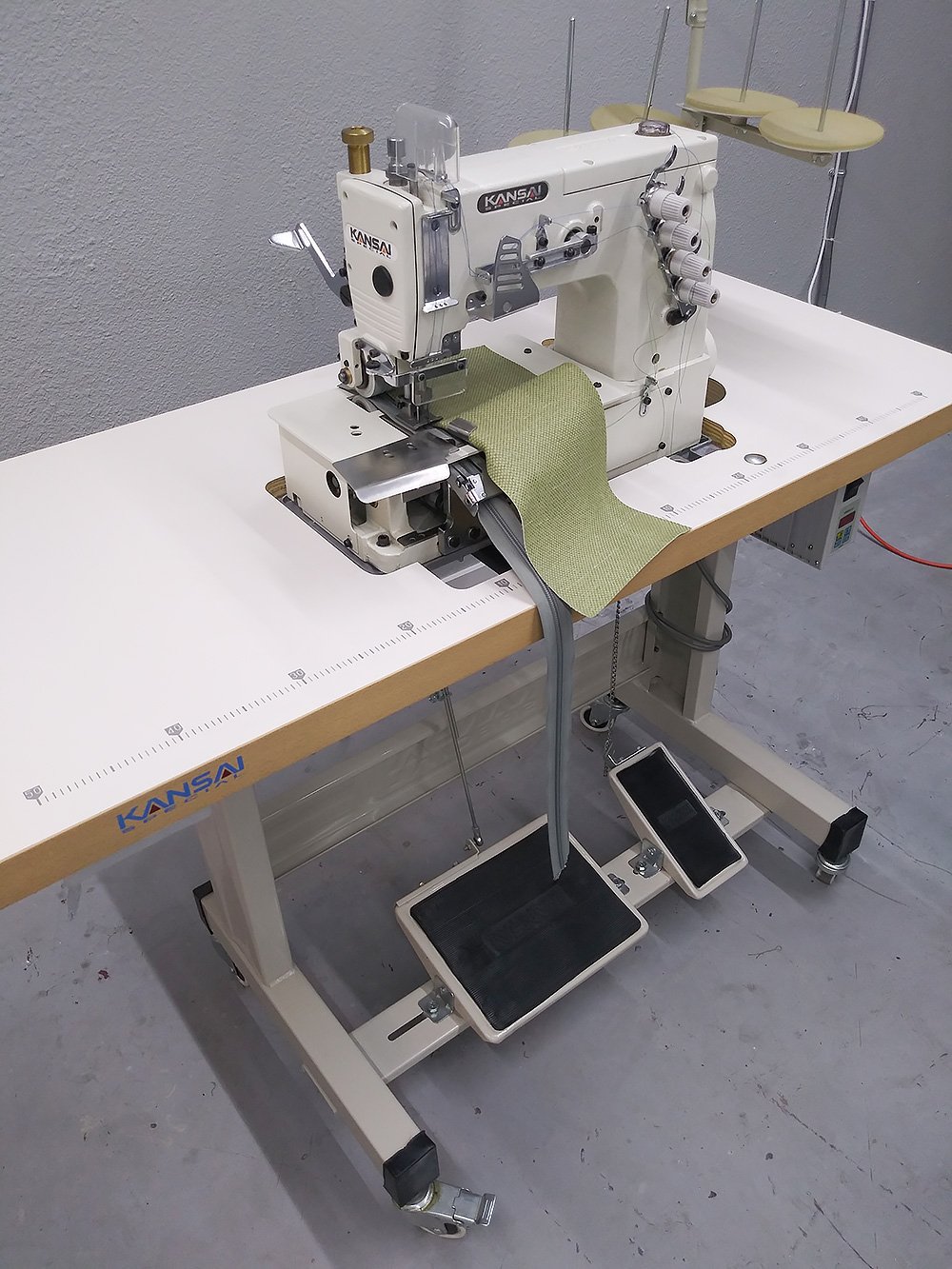 KANSAI SPECIAL Two Needle Zipper Sewing Machine for Outdoor Furniture and Cushions