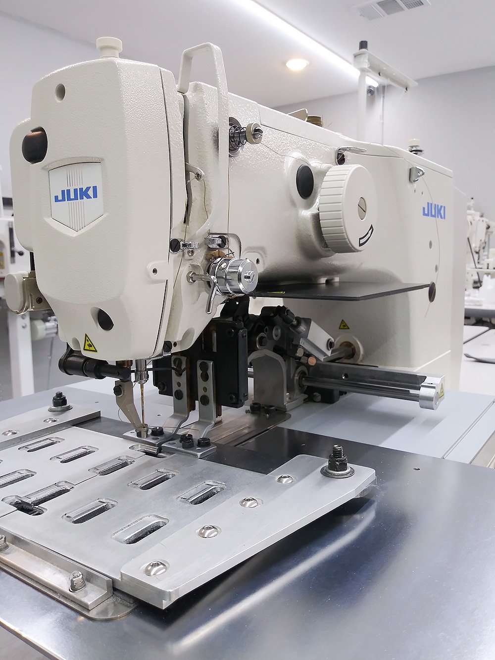 JUKI AMS-210EN-2210HL Pattern Sewing Machine with 8.5" x 4" Sewing Field