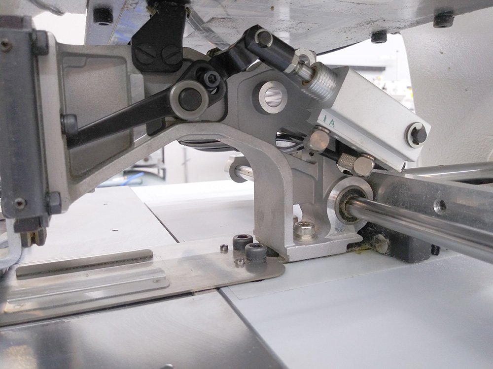 JUKI AMS-210EN-2210HL Pattern Sewing Machine with 8.5" x 4" Sewing Field