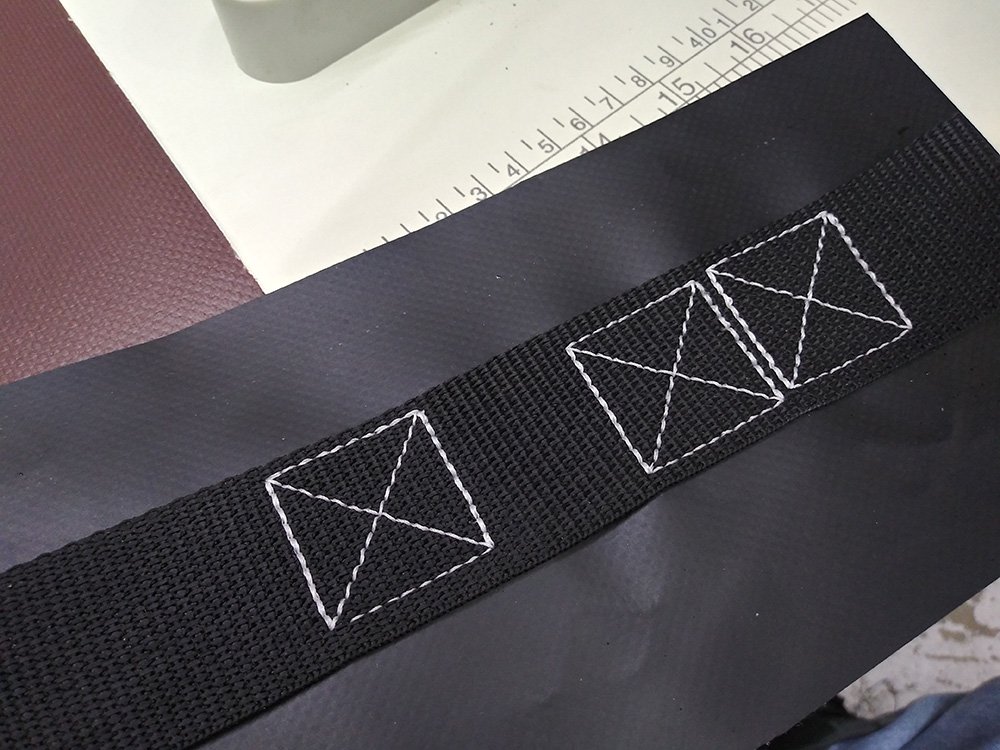 KINGMAX GT-1906BH Box X Sewing Machine for 2" Wide Webbing with On Board Programming