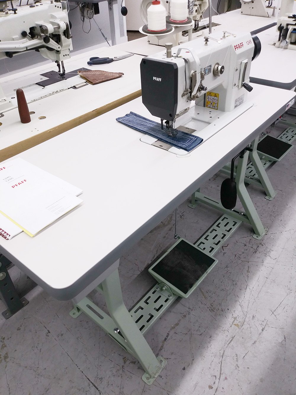 PFAFF 1245 Upholstery Sewing Machine