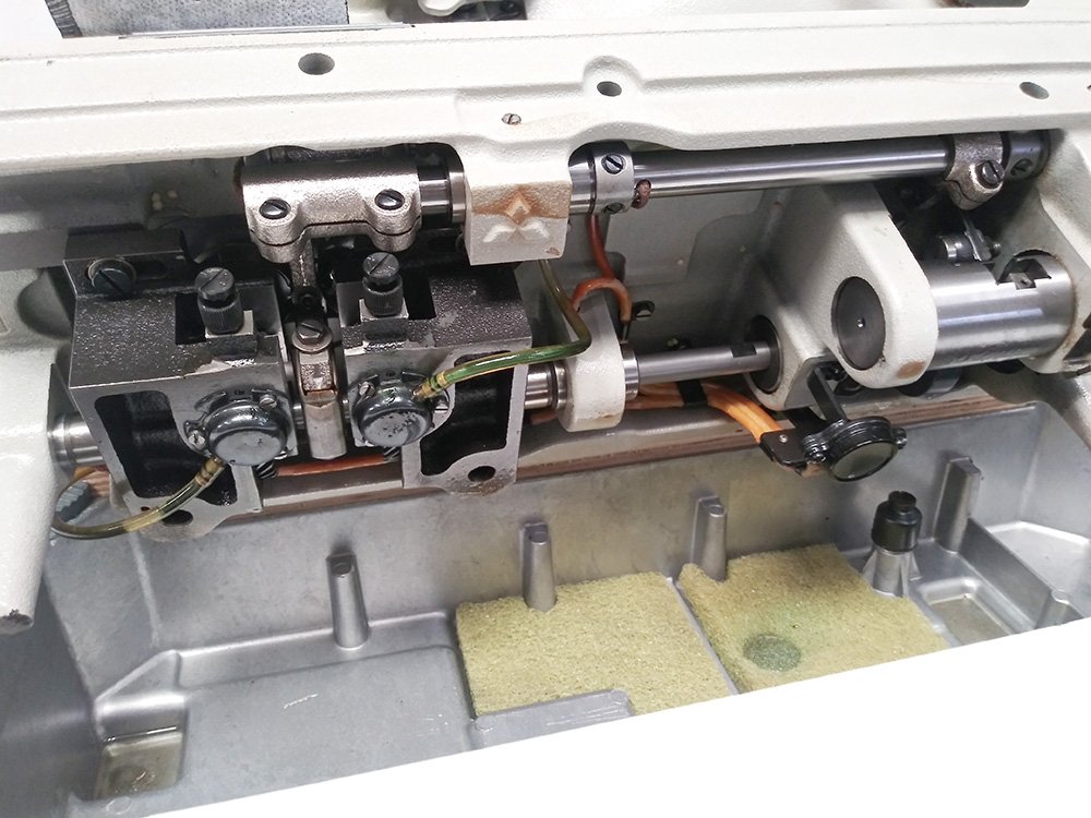 MITSUBISHI LT2-2240 Split Bar Double Needle Sewing Machine