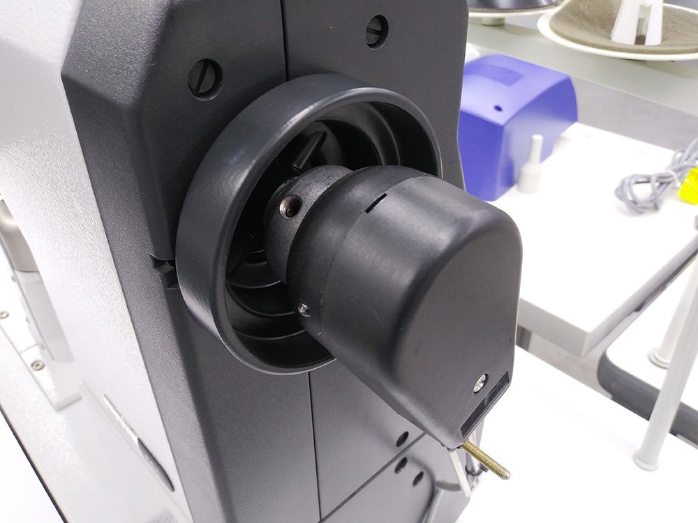 PFAFF 591 Top and Bottom Feed Roller Foot Post Bed Sewing Machine