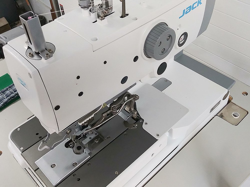 JACK JK-T9820-02 Electronic Key Hole Sewing Machine