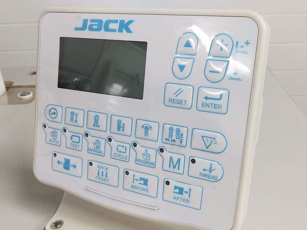 JACK JK-T9820-02 Electronic Key Hole Sewing Machine